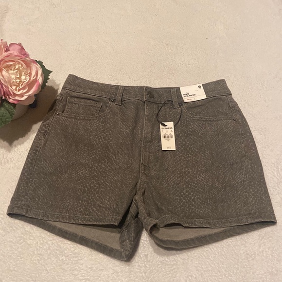 Express Pants - EXPRESS Shortie Super High Rise Size 10 Shorts